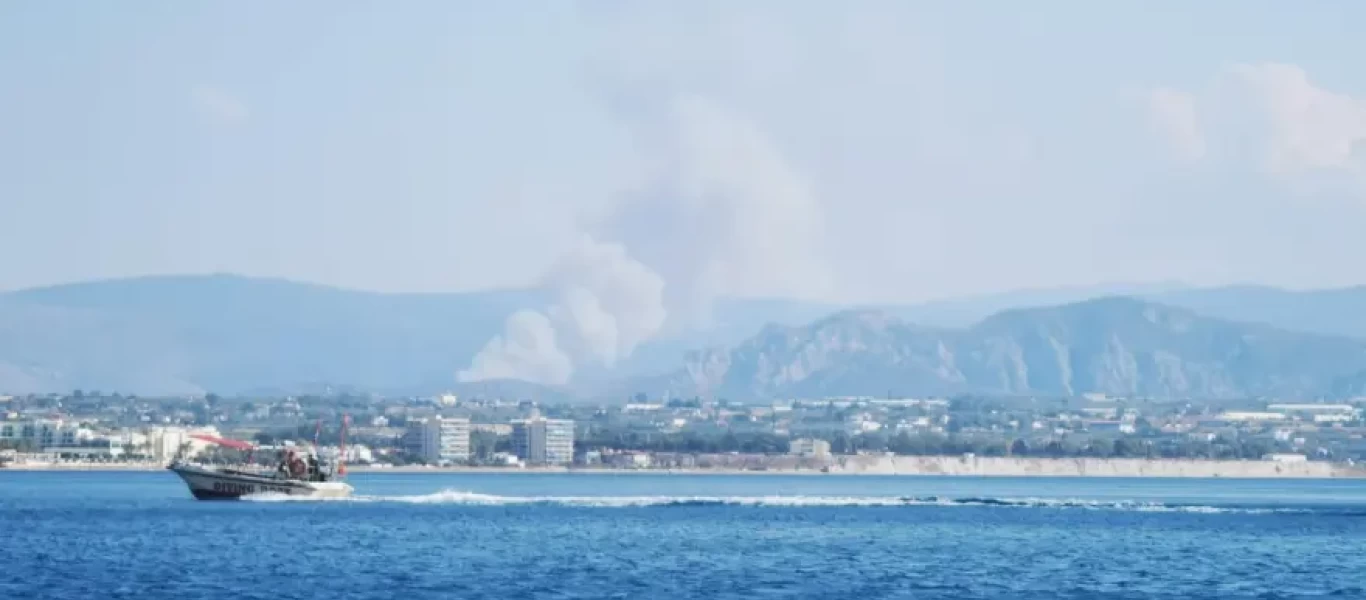 Μεγάλη φωτιά στην Άνω Αλμυρή Κορινθίας - Μήνυμα από το 112 για εκκένωση οικισμού (βίντεο) (upd)